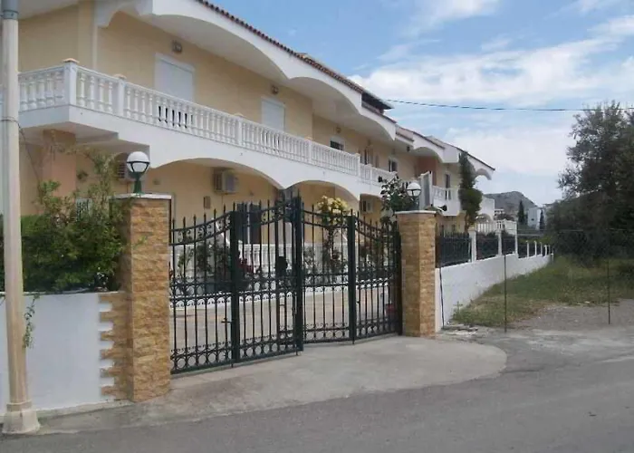 Varelis 3* Archangelos (Rhodes)